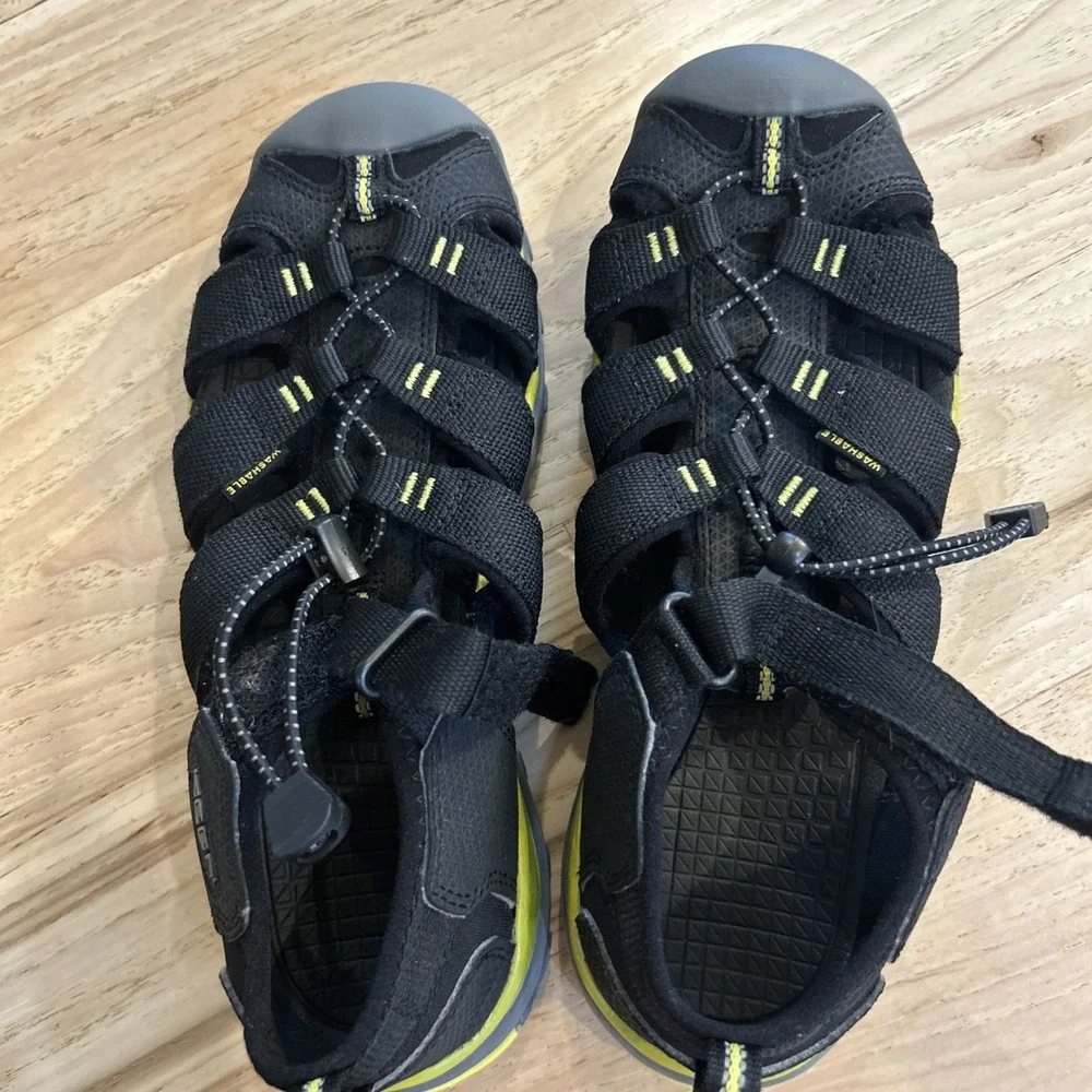 Black Men's Keens Size 5